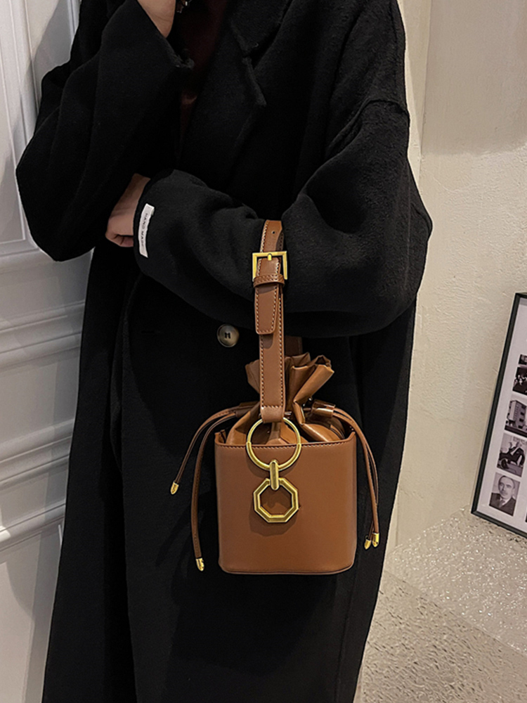 حقيبة كروس صغيرة كلاسيكية من ج - مراجعة Women Bags Zara وسعره