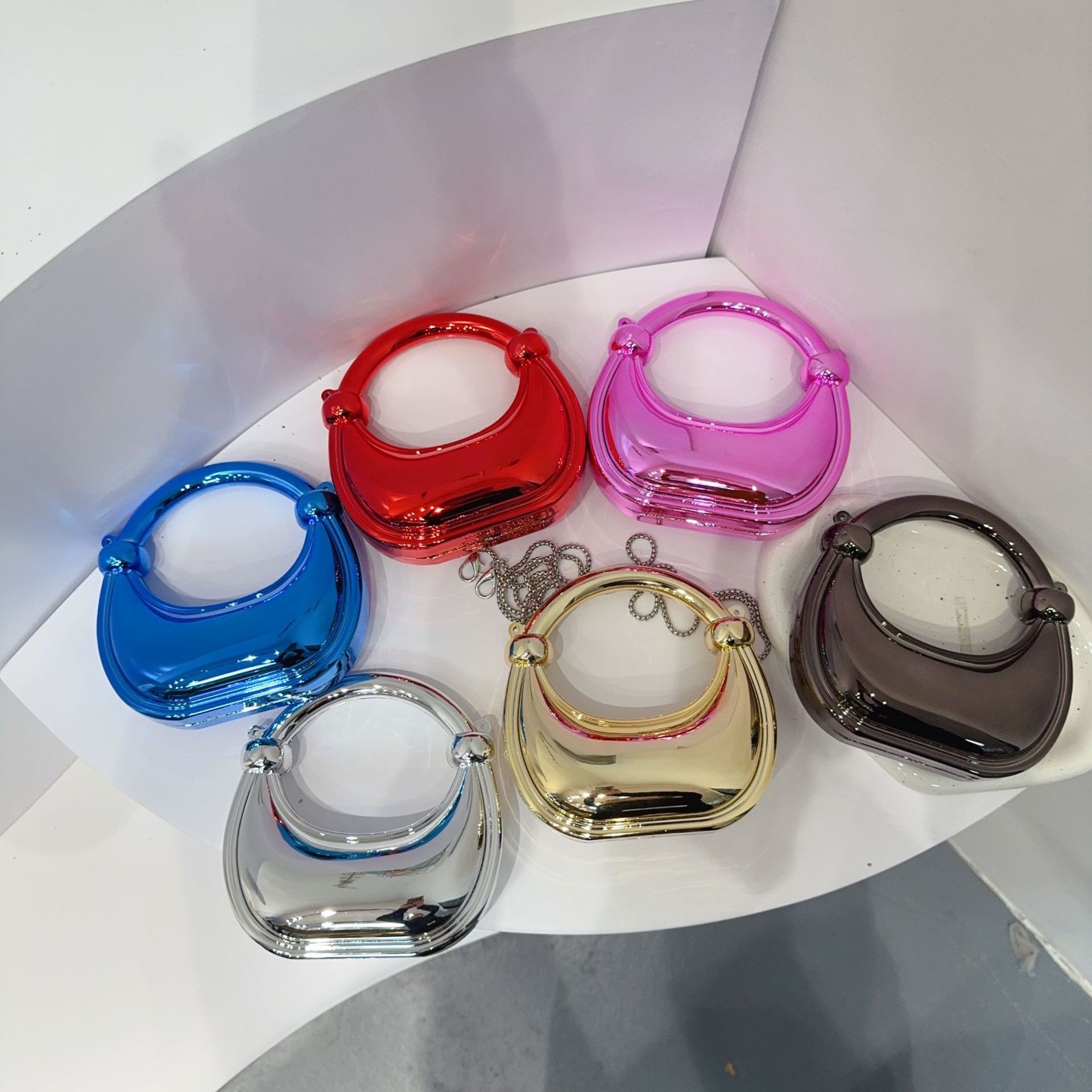 محافظ وحقائب يد صغيرة للسهرة ب - مراجعة Women Bags Dkny وسعره