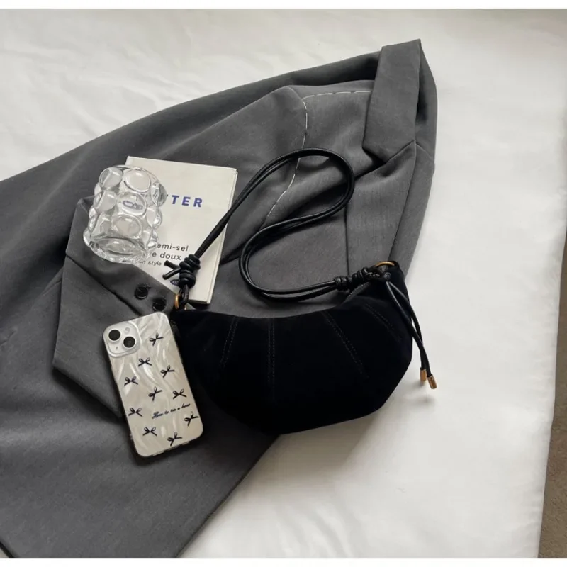حقيبة كتف من مادة مخملية بسحاب - مراجعة Women Bags Zara وسعره